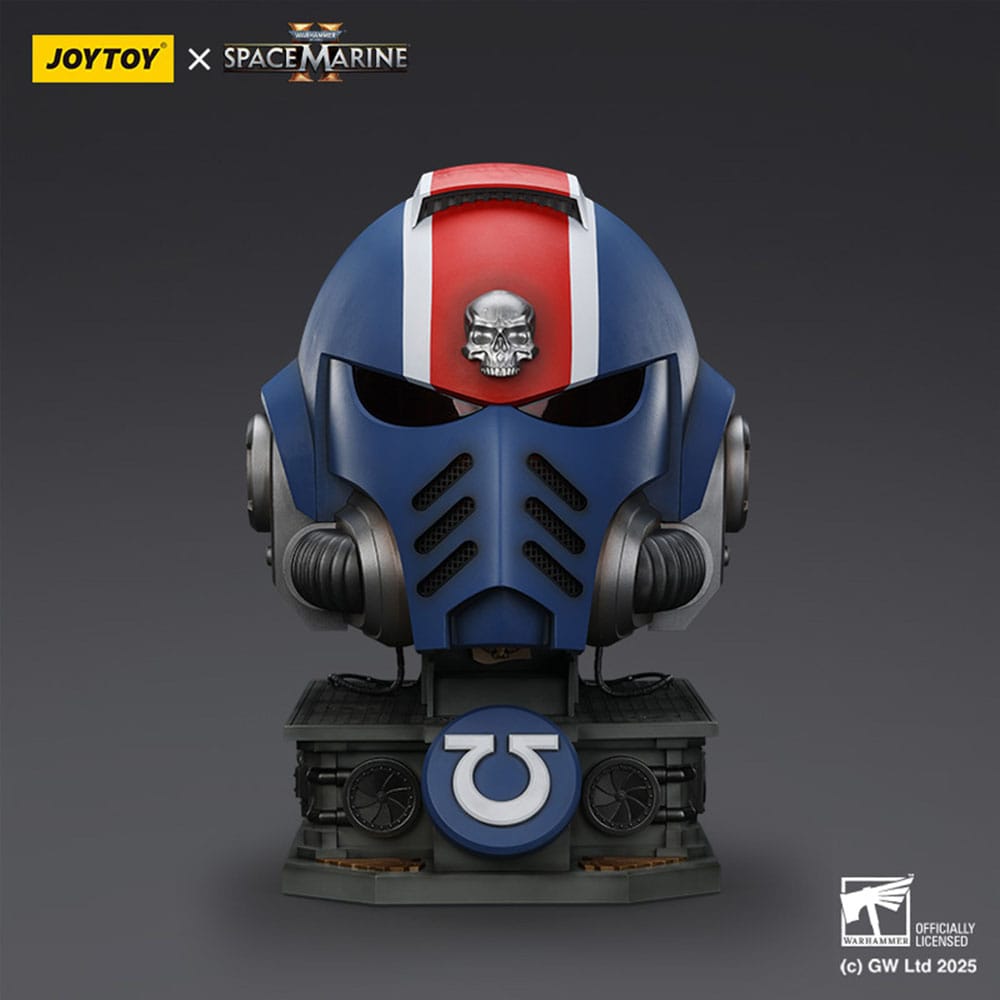 JOYTOY Warhammer 40,000: Space Marine 2 Replica Ultramarines Lieutenant Titus helmet with Display Stand 44 cm (Pre-Order)