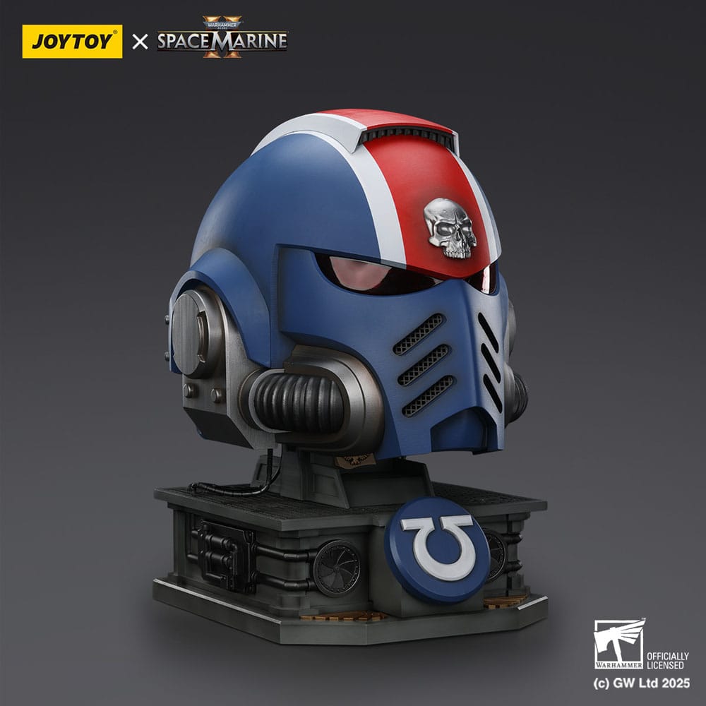 JOYTOY Warhammer 40,000: Space Marine 2 Replica Ultramarines Lieutenant Titus helmet with Display Stand 44 cm (Pre-Order)