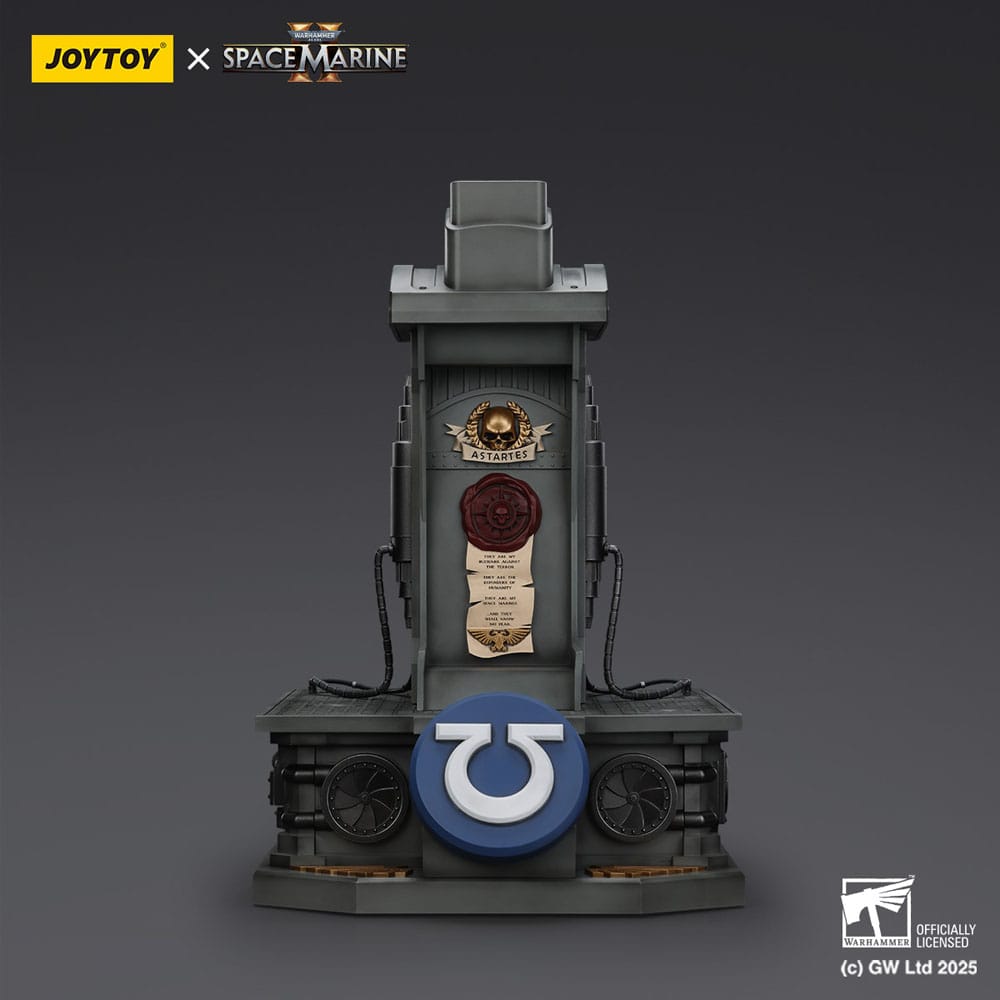 JOYTOY Warhammer 40,000: Space Marine 2 Replica Ultramarines Lieutenant Titus helmet with Display Stand 44 cm (Pre-Order)