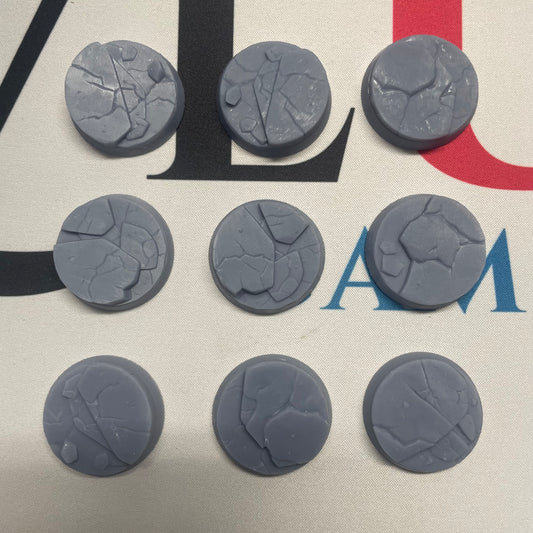 32mm Cracked Stone Bases x 10 - Lvl Up Supplies