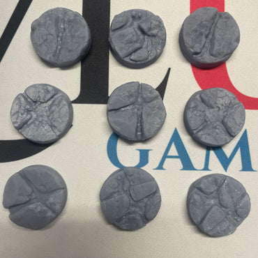 32mm Cracked Earth Bases x 10 - Lvl Up Supplies
