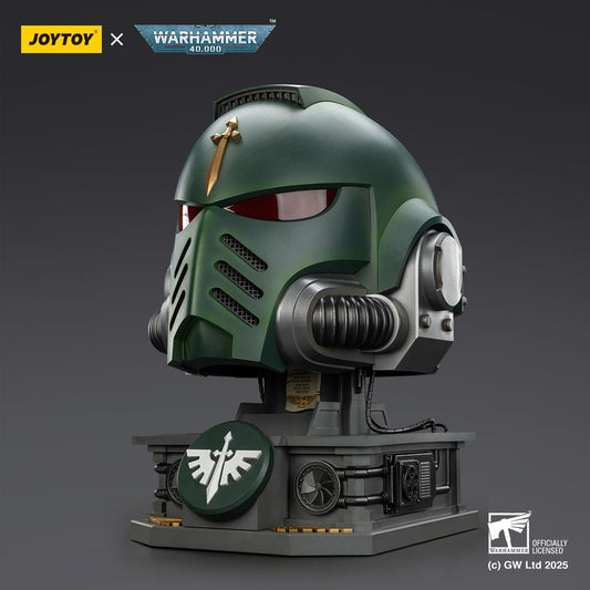 JOYTOY Warhammer 40,000: Dark Angels MkX Helmet & Display Stand 44 cm (Pre-Order)