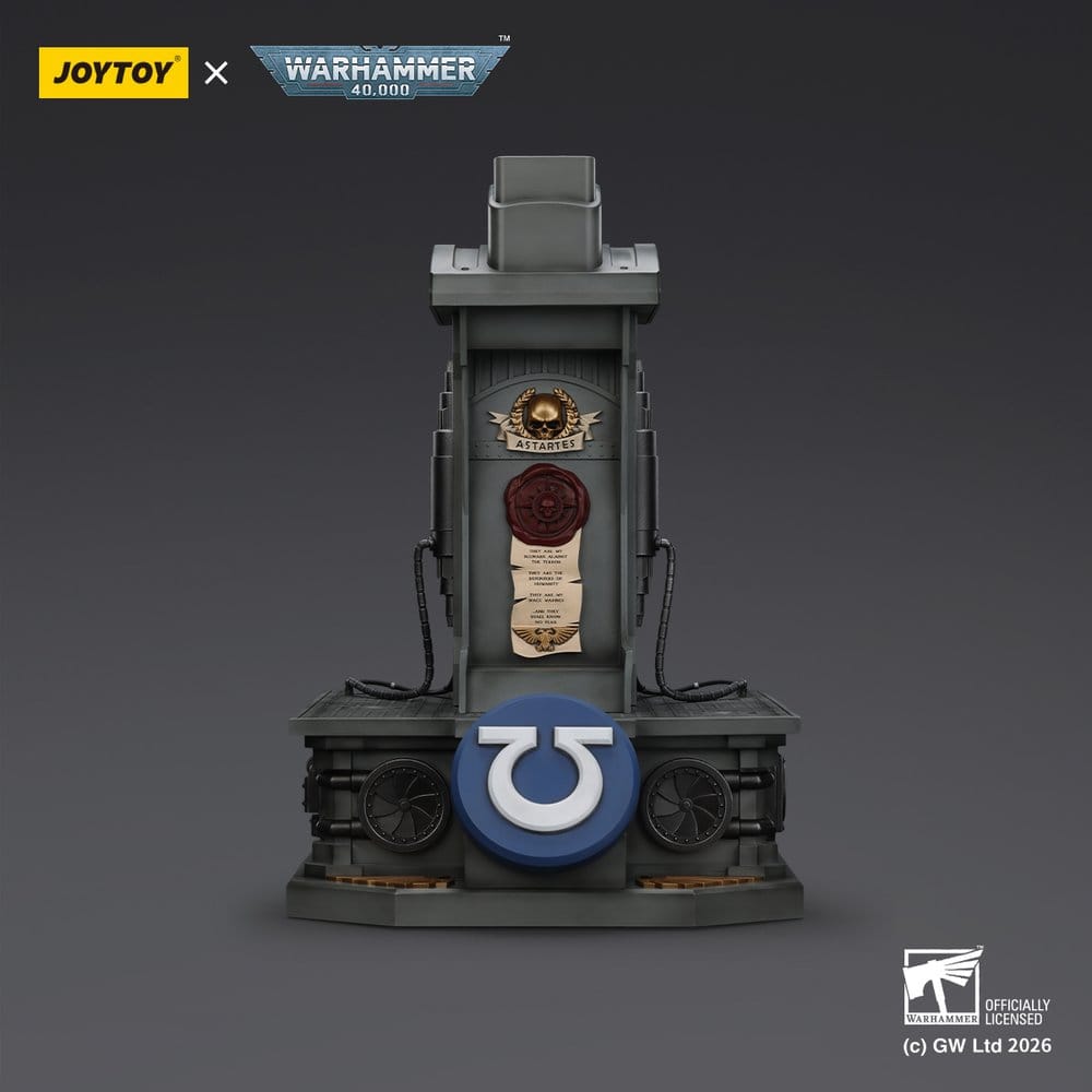 JOYTOY Warhammer 40,000 Captain MkX Helmet & Display Stand Ultramarines 44 cm (Pre-Order)