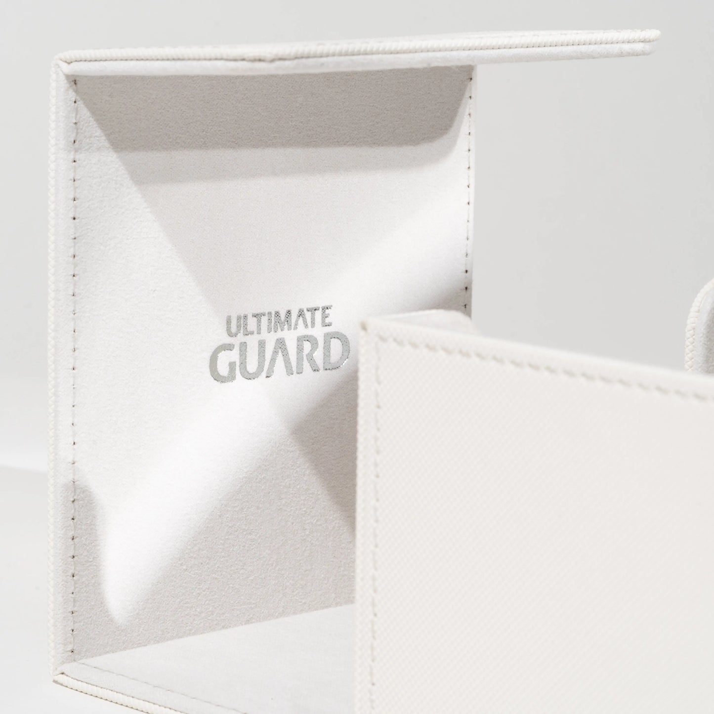 Ultimate Guard Sidewinder 133+ XenoSkin Monocolor White